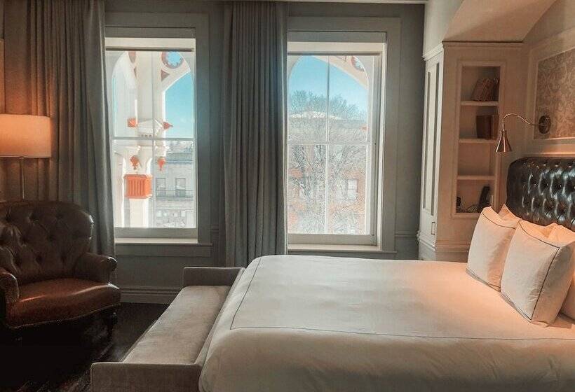 סוויטת פרמיום, The Adelphi