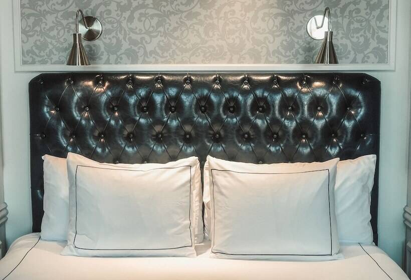 חדר פרמיום, The Adelphi