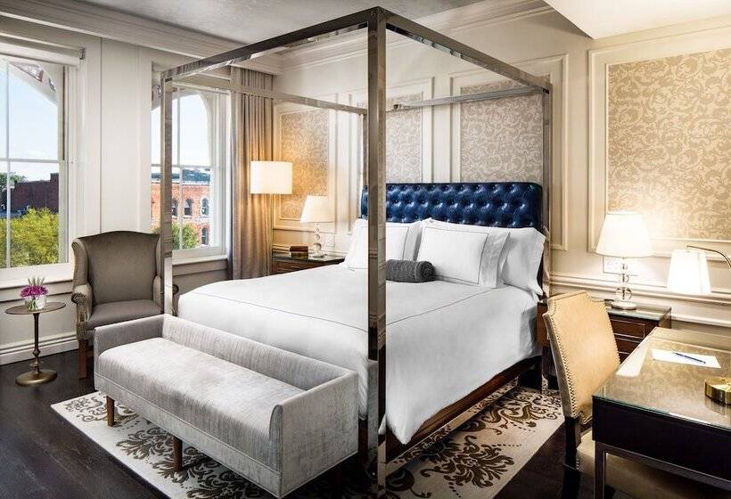 חדר פרמיום, The Adelphi