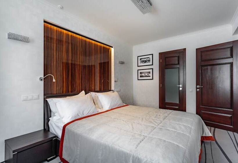 سوییت لوکس, Tourist Hotel Complex