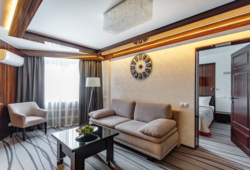 سوییت لوکس, Tourist Hotel Complex