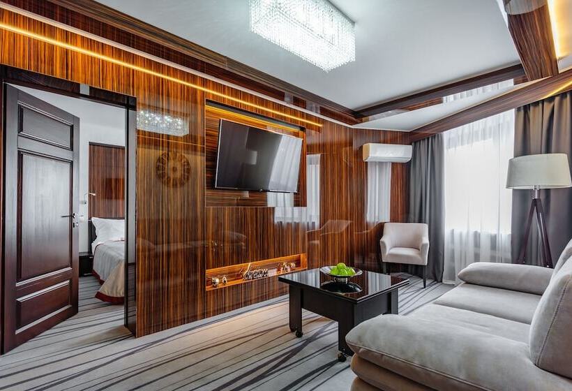 سوییت لوکس, Tourist Hotel Complex