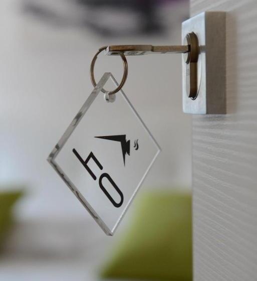 اتاق لوکس چهار تخته, B&b White Con Parcheggio Privato