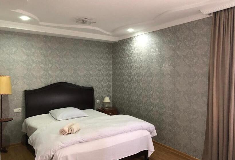 اتاق استاندارد سه نفره, Tasunia