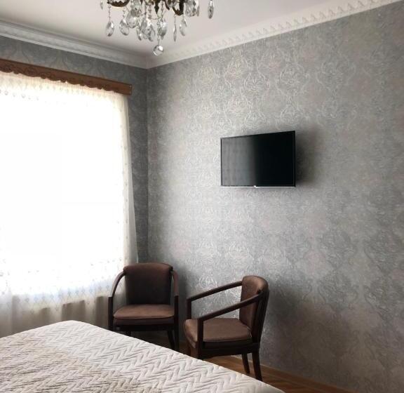 اتاق استاندارد سه نفره, Tasunia