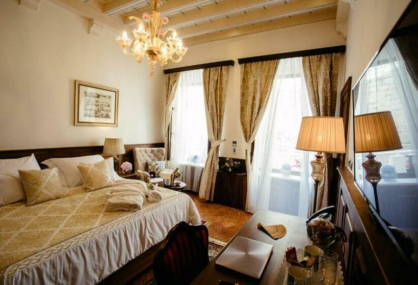 اتاق لوکس, Heritage Hotel Cardo