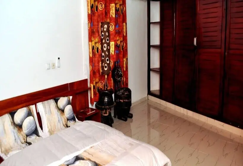 بنگله اقتصادی, Romano Lodge