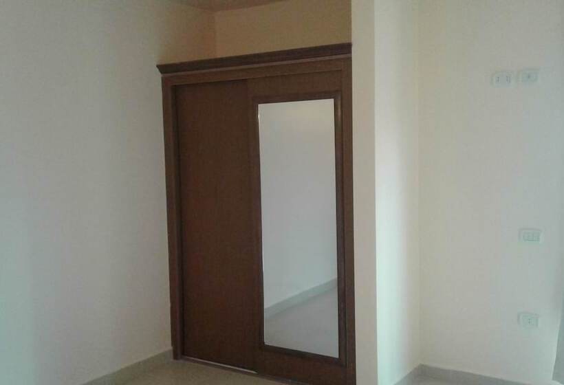 اتاق اکونومی, Town Of Nebo