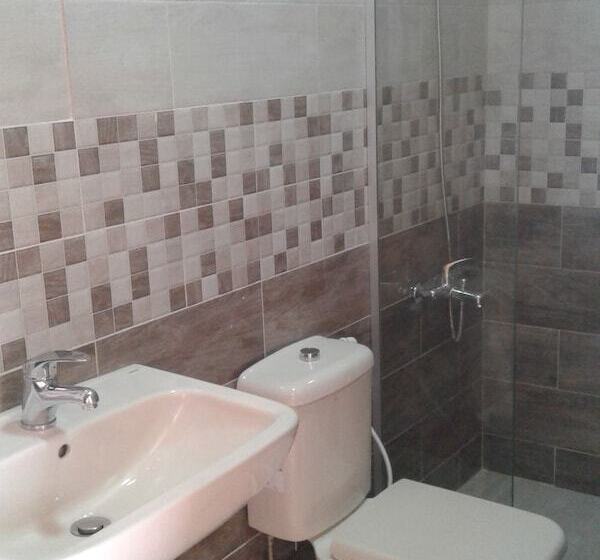 اتاق اکونومی, Town Of Nebo