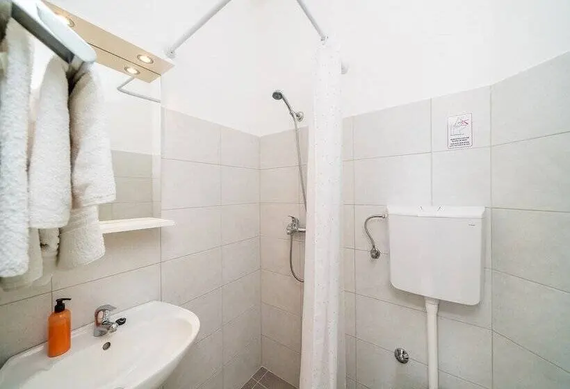 اتاق راحتی سه تخته, Guest House Villa Nina