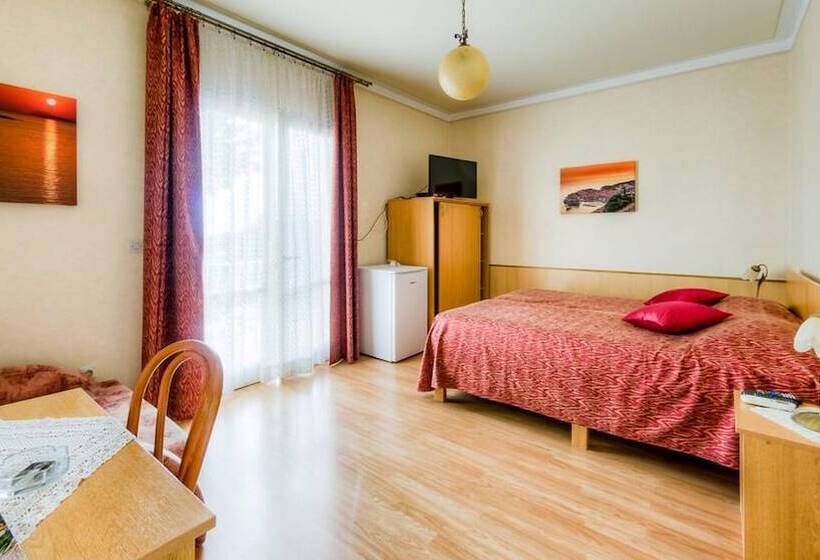 חדר קומפורט לשלושה, Guest House Villa Nina