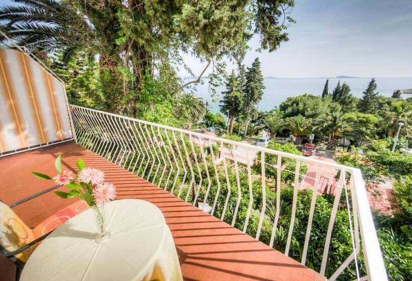 חדר קומפורט לשלושה, Guest House Villa Nina