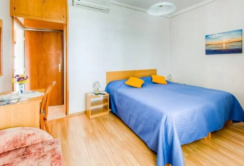 اتاق سه نفره سوپریور با چشم‌انداز دریا, Guest House Villa Nina
