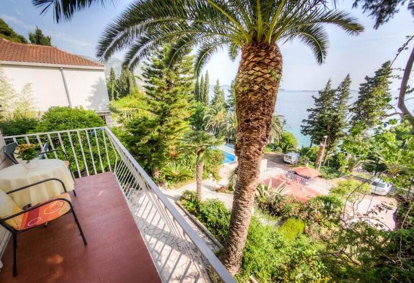 חדר סופריור לשלושה עם נוף לים, Guest House Villa Nina