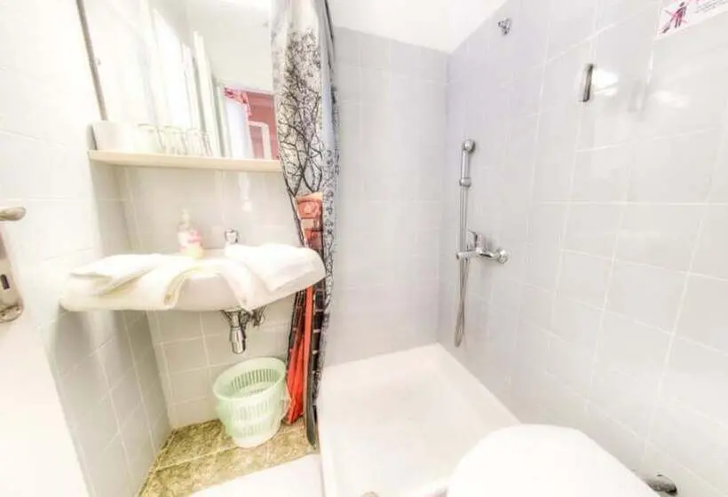 اتاق استاندارد با چشم‌انداز باغ, Guest House Villa Nina