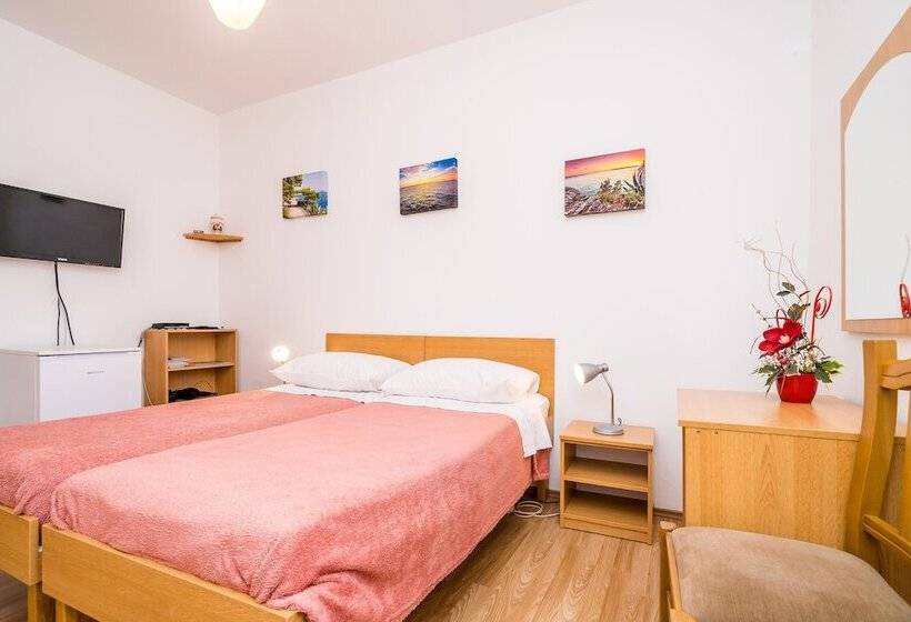 חדר סטנדרט נוף לגינה, Guest House Villa Nina