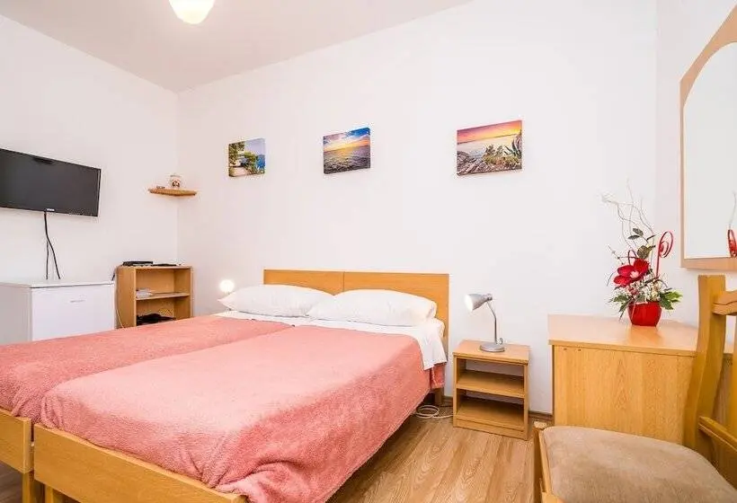 اتاق استاندارد با چشم‌انداز باغ, Guest House Villa Nina