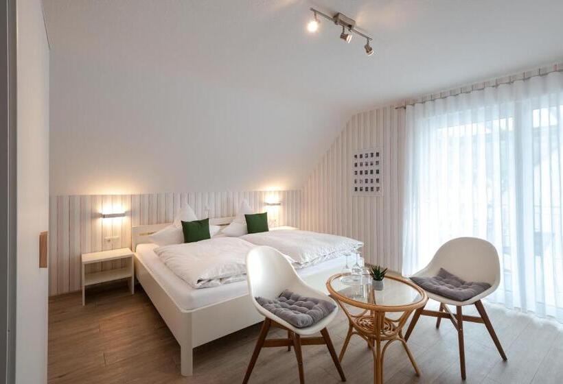 Номер Стандарт с Балконом, Moselweingut & Gästehaus Hubertushof