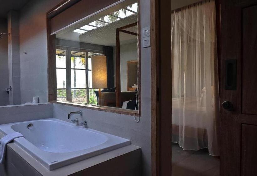 オーシャンビュースイート, Umadewi Surf & Retreat