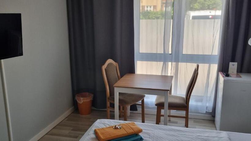 اتاق استاندارد, Pension Am Filmpark