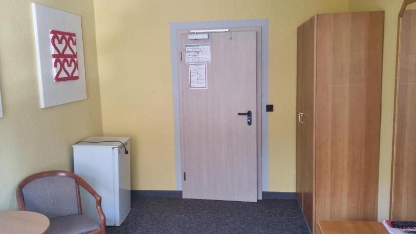 اتاق استاندارد یک نفره, Pension Am Filmpark