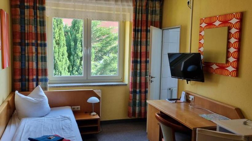 اتاق استاندارد یک نفره, Pension Am Filmpark