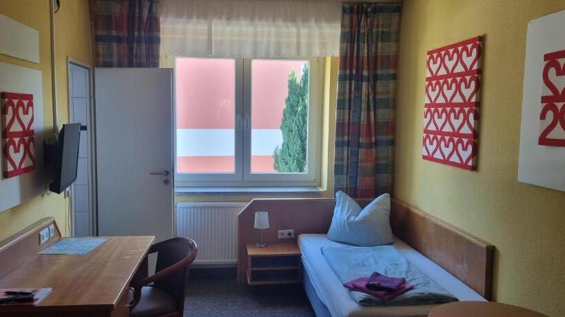 اتاق استاندارد یک نفره, Pension Am Filmpark