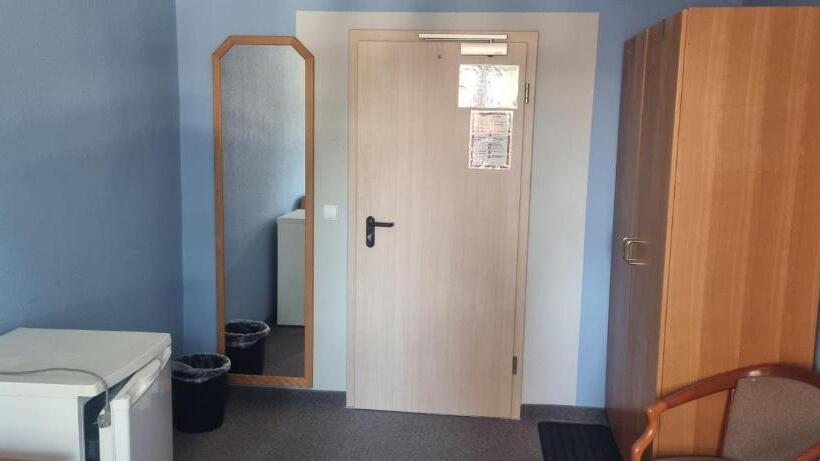 اتاق استاندارد یک نفره, Pension Am Filmpark