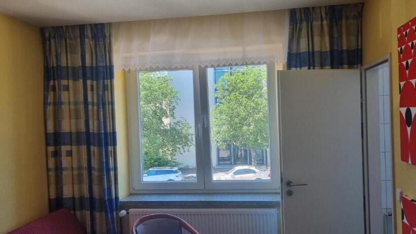 اتاق استاندارد یک نفره, Pension Am Filmpark