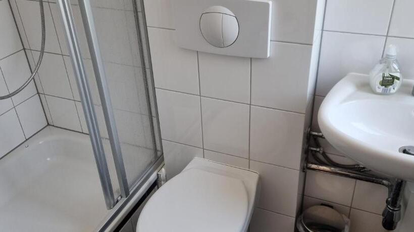 اتاق استاندارد یک نفره, Pension Am Filmpark