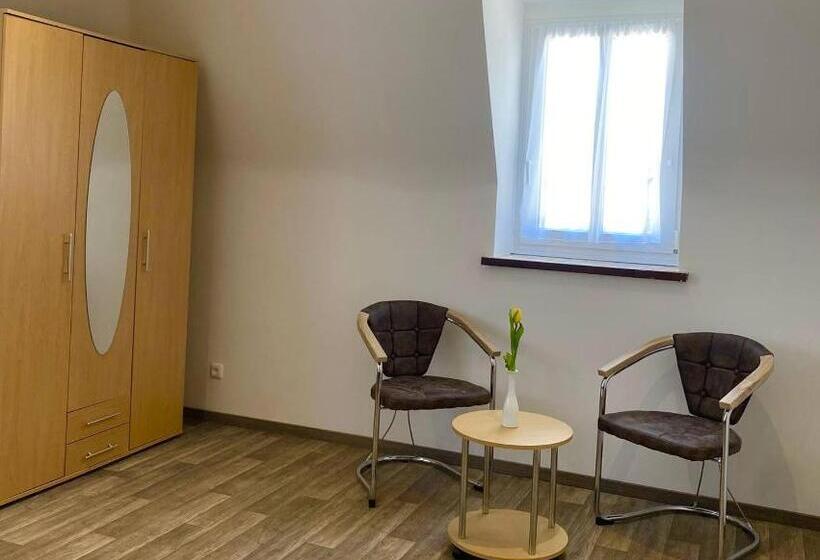 חדר אקונומי, Krone Riesling