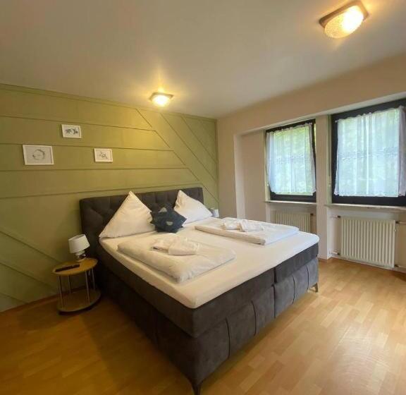 חדר דלוקס לשלושה, Krone Riesling