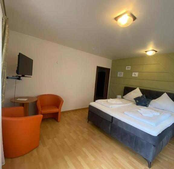 חדר דלוקס לשלושה, Krone Riesling