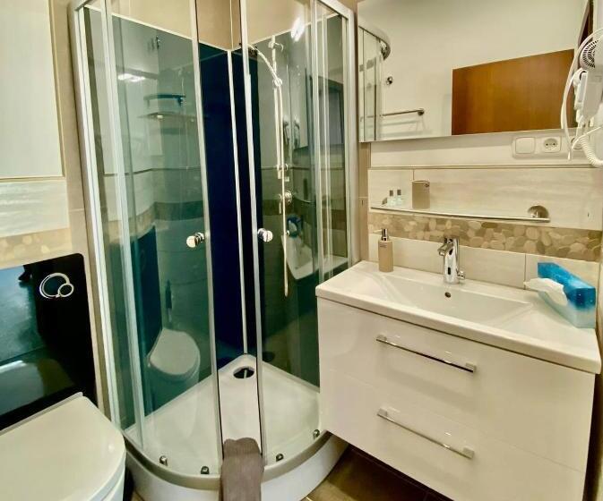 חדר סופריור לשלושה, Krone Riesling