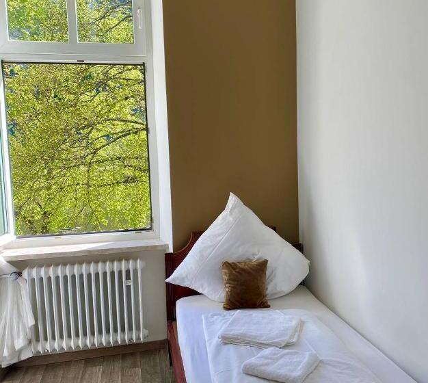 חדר סופריור לשלושה, Krone Riesling