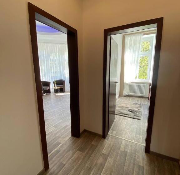 חדר סופריור לשלושה, Krone Riesling