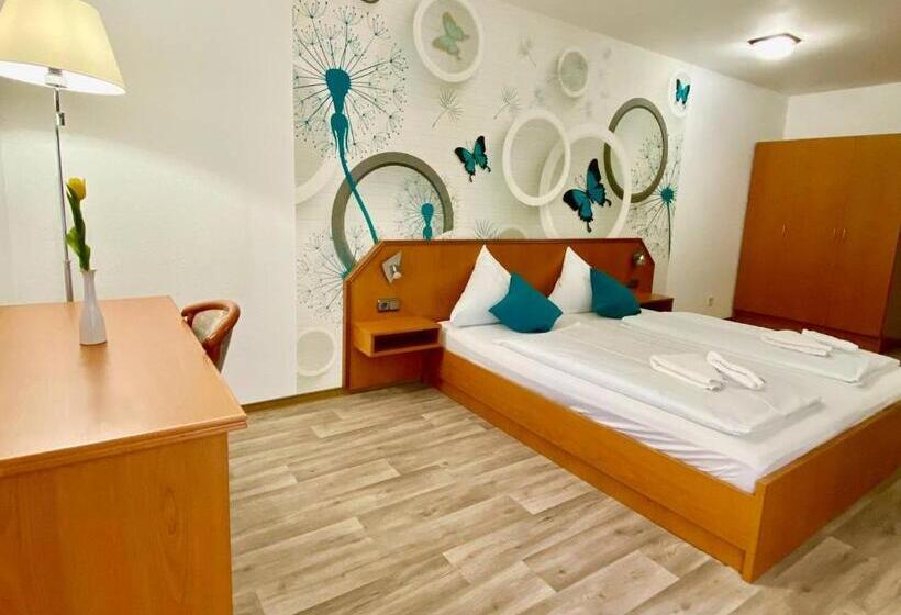 חדר סטנדרט לשלושה עם מרפסת, Krone Riesling