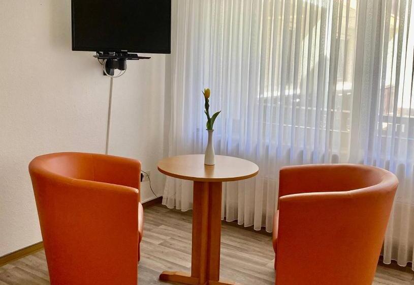 חדר סטנדרט לשלושה עם מרפסת, Krone Riesling