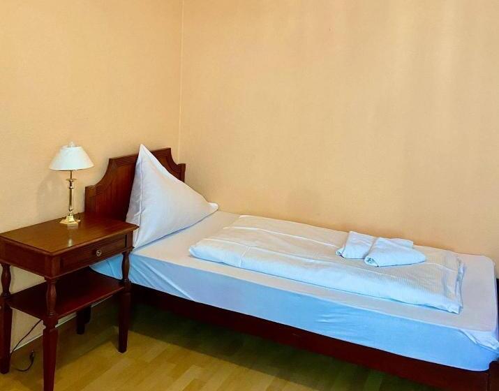 חדר משפחתי, Krone Riesling