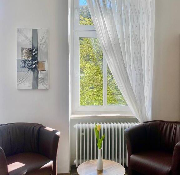 חדר סופריור לשלושה, Krone Riesling