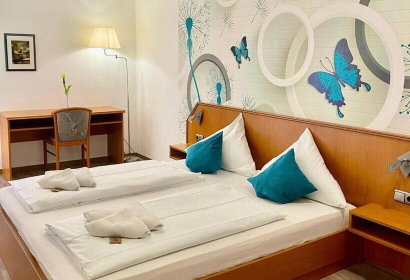 חדר סטנדרט לשלושה עם מרפסת, Krone Riesling