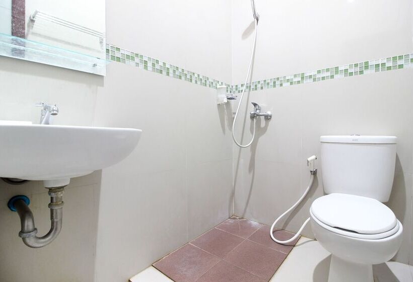 חדר אקונומי, Reddoorz Plus @ Timoho