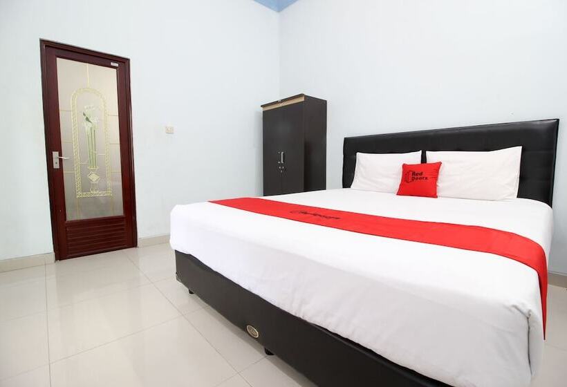 חדר אקונומי, Reddoorz Plus @ Timoho