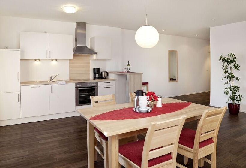 Полулюкс, Seehotel Und Appartements Schnöller