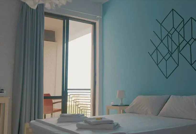 バルコニー付きジュニアスイート, The Bongos   Socially Conscious Rooms, Part Of The Room Rate Goes To Charity