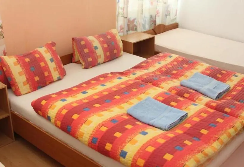 スタンダード４人部屋, Pension Motel Anna