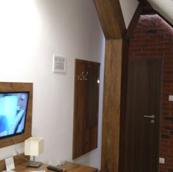 Escritório Estándar, Pensjonat Zielone Wzgórze W Bolesławowie