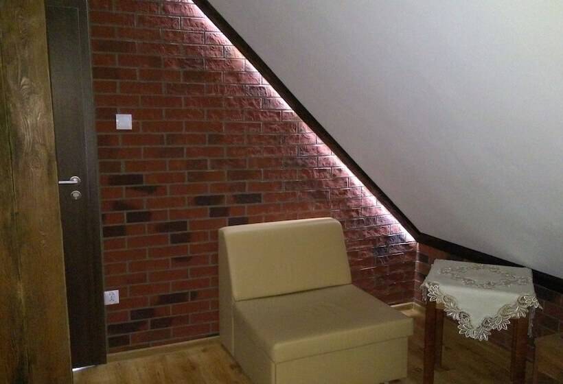 Escritório Estándar, Pensjonat Zielone Wzgórze W Bolesławowie