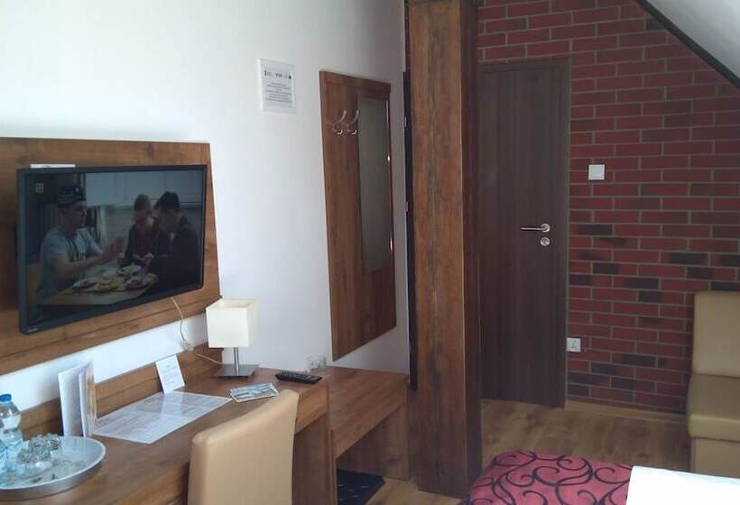 Escritório Estándar, Pensjonat Zielone Wzgórze W Bolesławowie