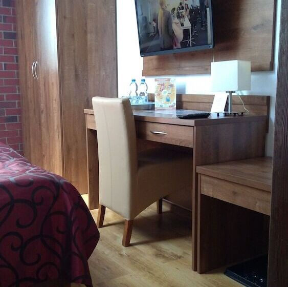 Escritório Estándar, Pensjonat Zielone Wzgórze W Bolesławowie